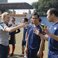 A fun lesson from a foreign coach: How a piece of paper amused a group of people